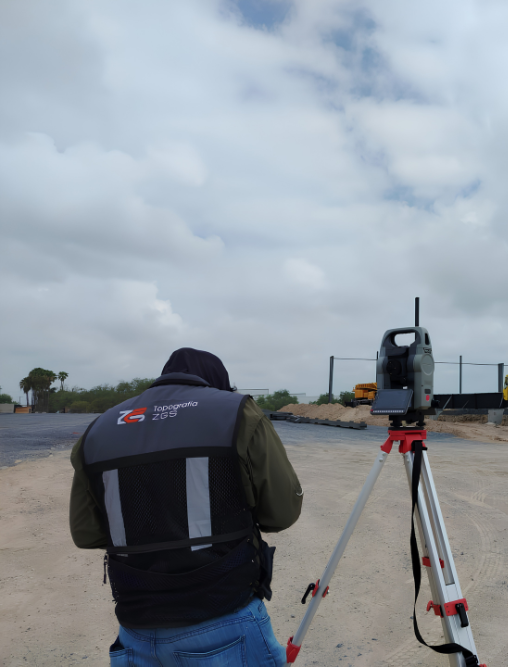 Servicios profesionales de levantamiento topográfico y obra civil